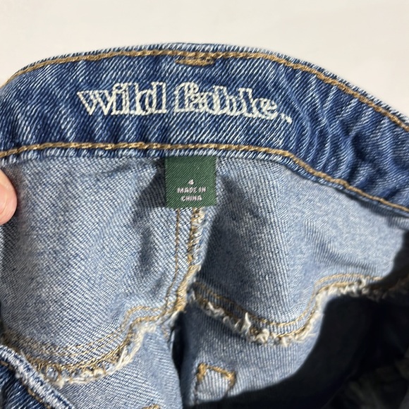 Wild Fable Medium Wash Distressed Denim Skirt Size 4 - Picture 7 of 8